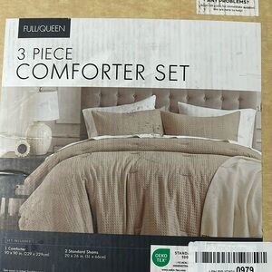3 Piece full/queen comforter set tan new